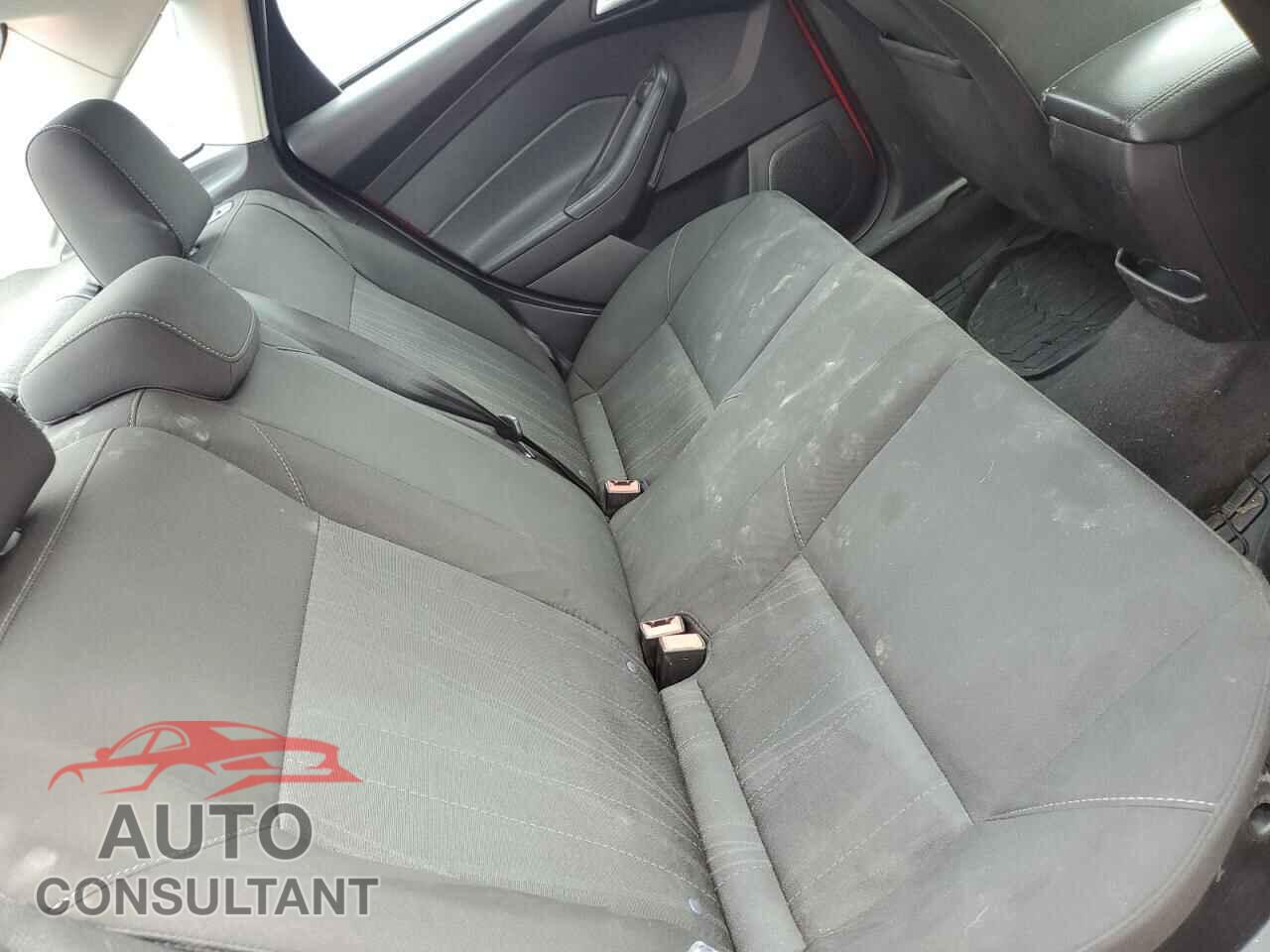 FORD FOCUS 2015 - 1FADP3F28FL243074