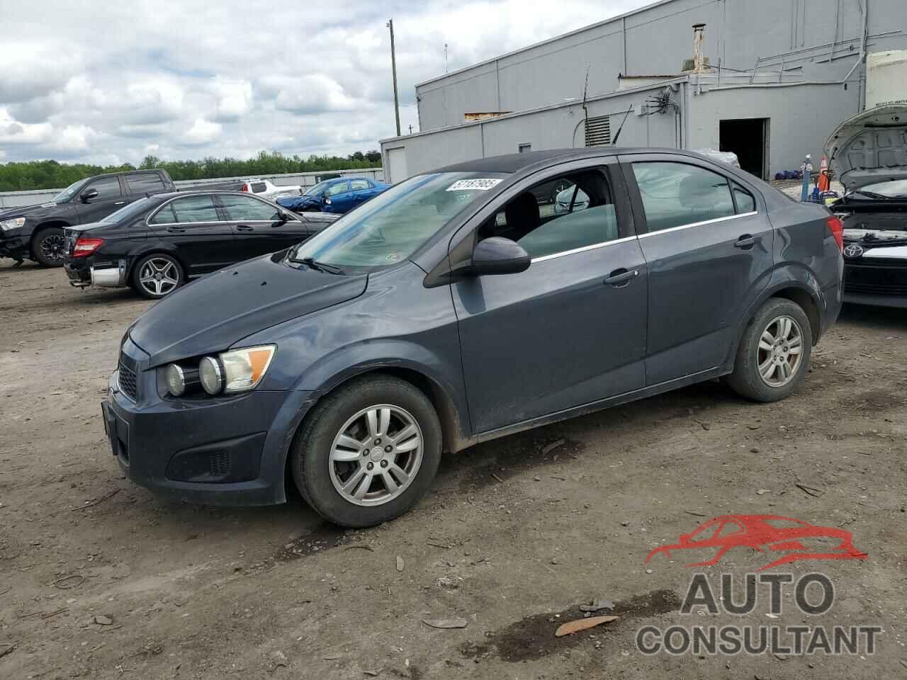 CHEVROLET SONIC 2013 - 1G1JC5SB0D4229082