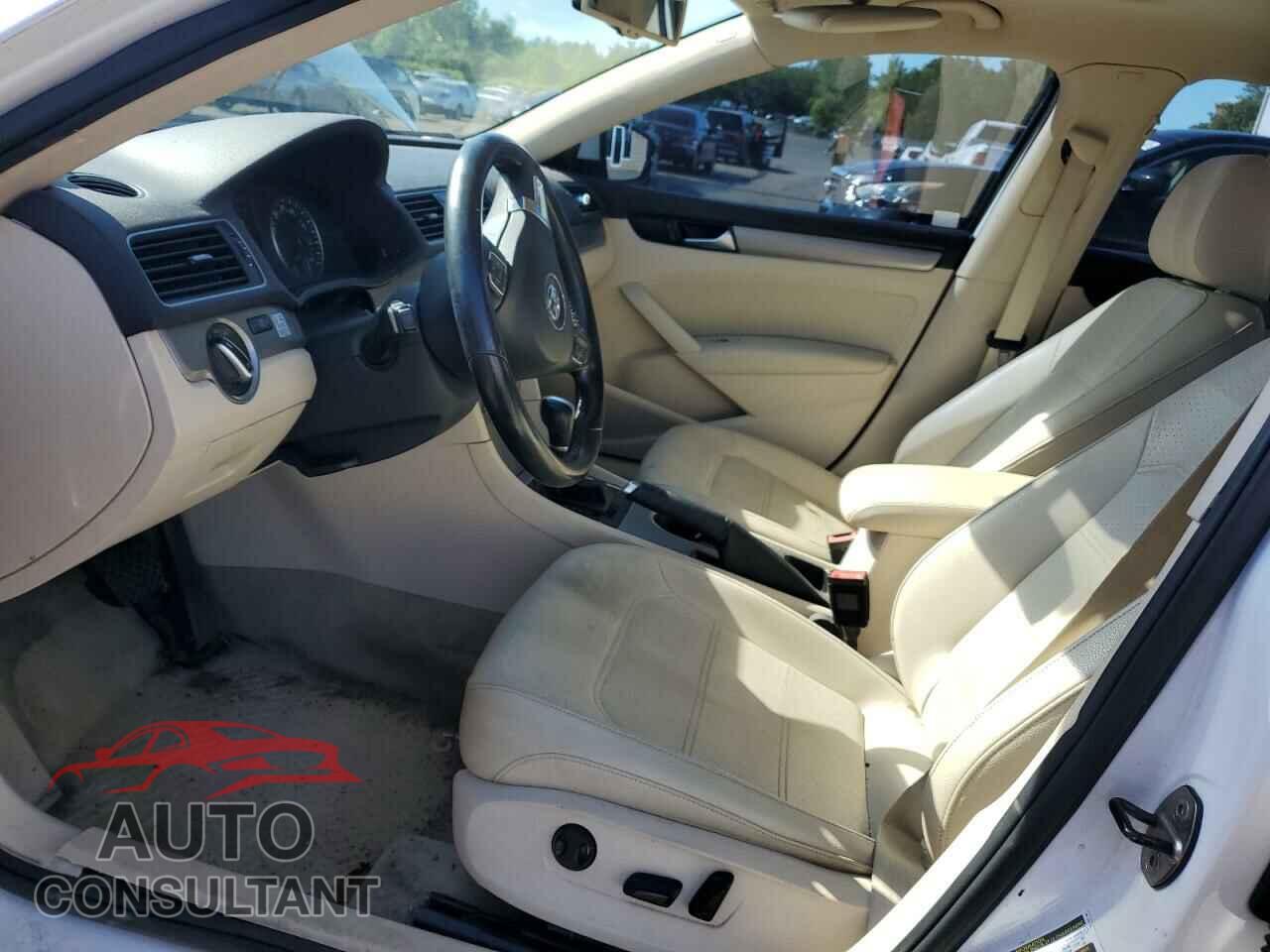 VOLKSWAGEN PASSAT 2014 - 1VWBN7A30EC022997