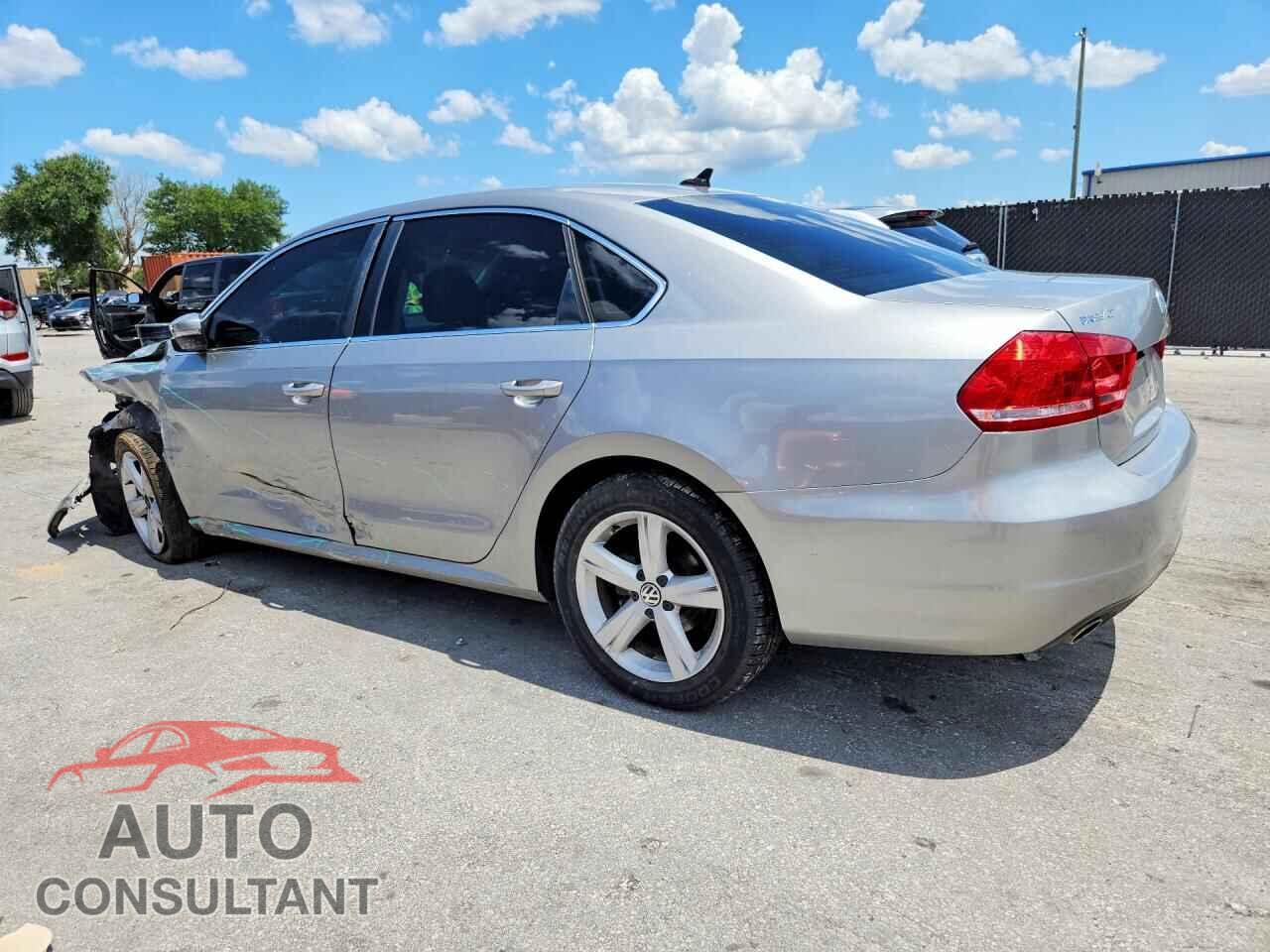 VOLKSWAGEN PASSAT 2013 - 1VWBP7A30DC047214
