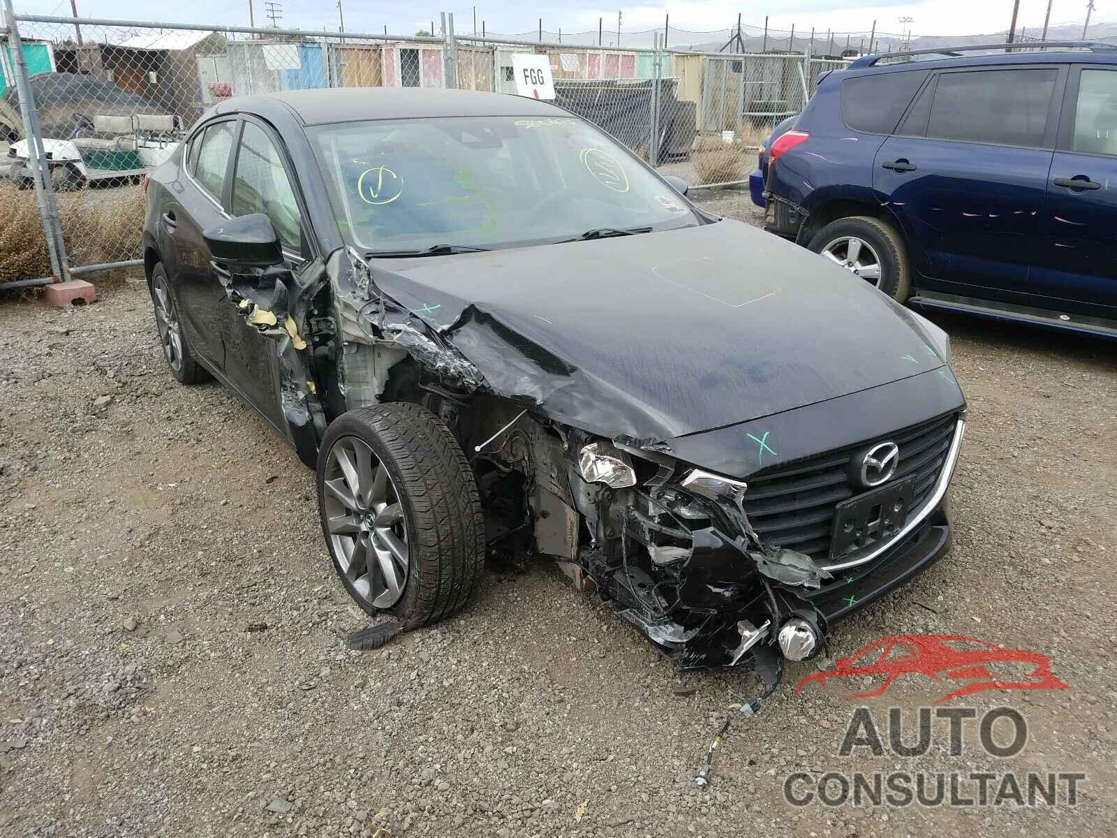 MAZDA 3 2018 - 3MZBN1V31JM201677