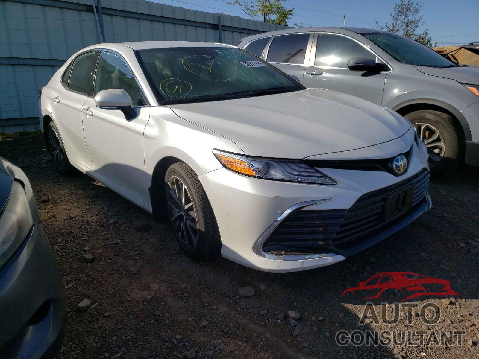 TOYOTA CAMRY 2021 - 4T1F11AK5MU577937