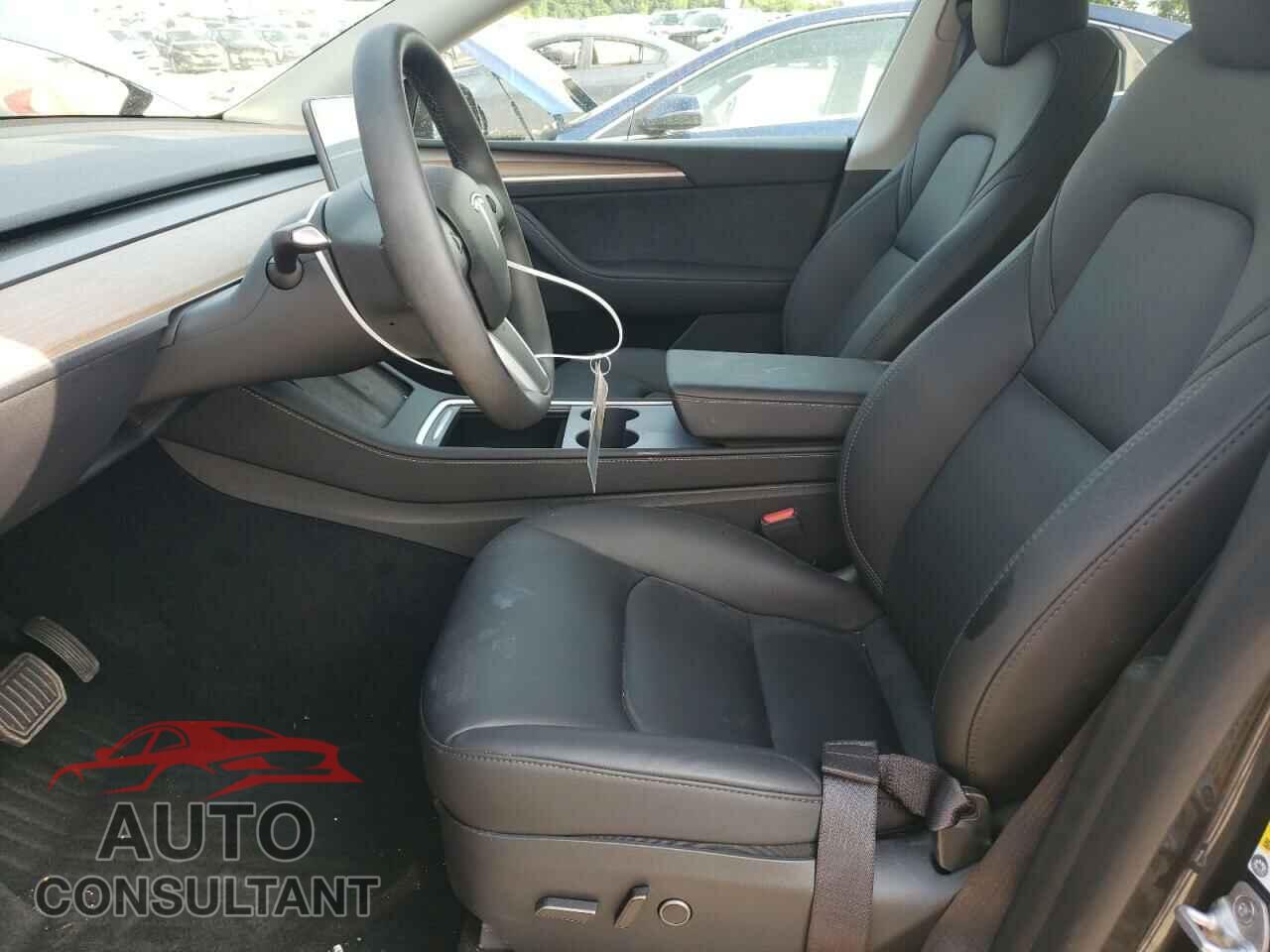 TESLA MODEL Y 2024 - 7SAYGDEE8RF037809