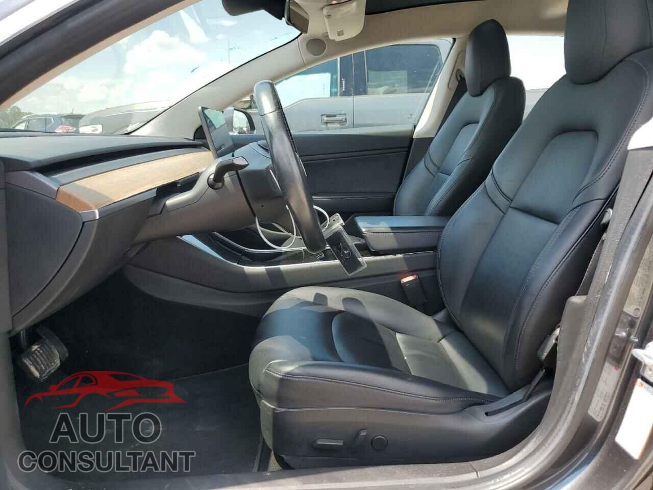 TESLA MODEL 3 2017 - 5YJ3E1EAXHF000901