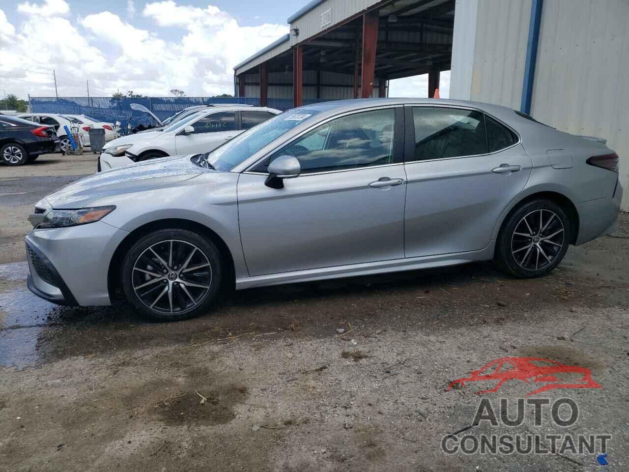 TOYOTA CAMRY 2022 - 4T1G11AK3NU630818