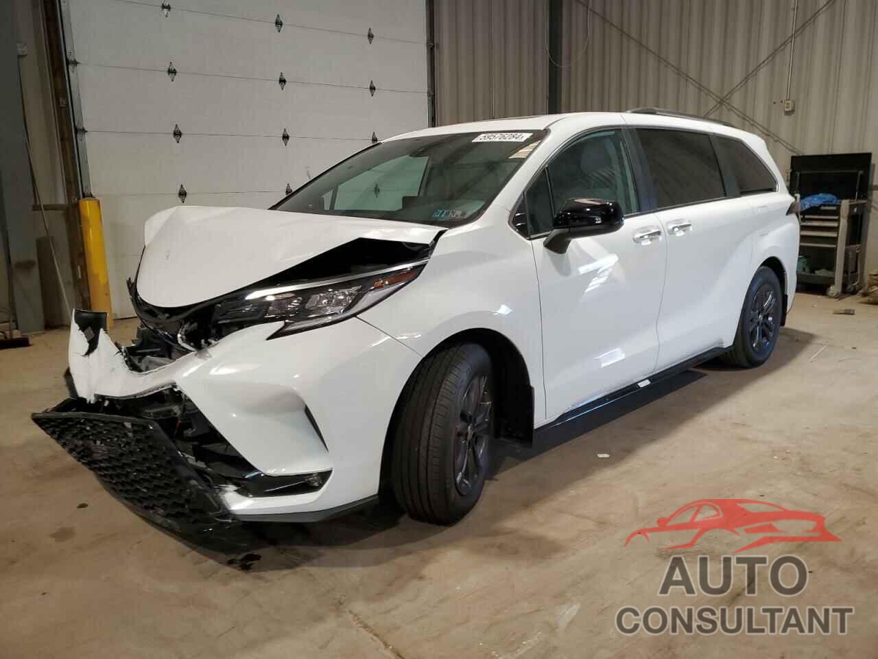 TOYOTA SIENNA 2024 - 5TDDSKFC9RS113836