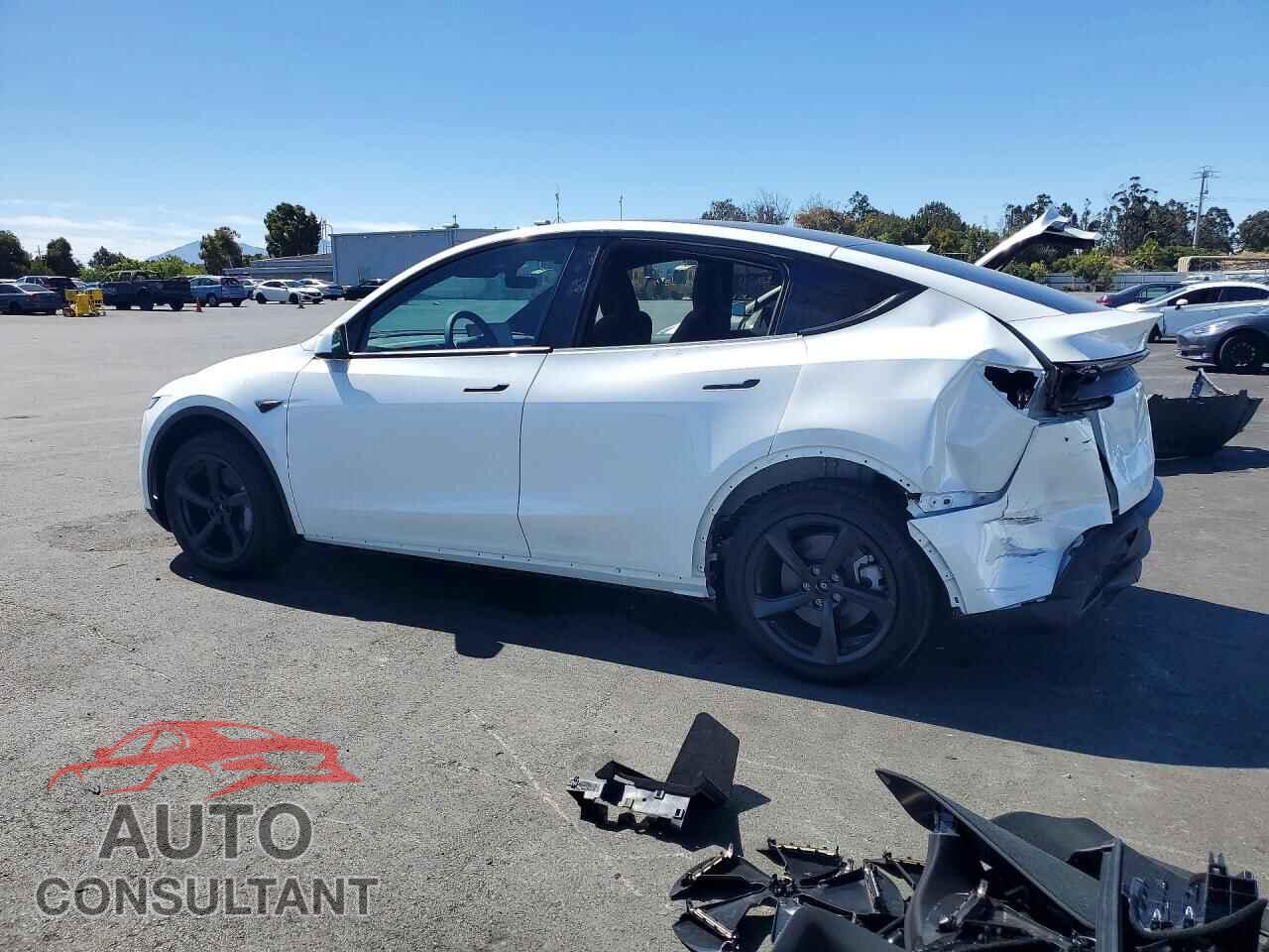 TESLA MODEL Y 2026 - 7SAYGDED0TF647783