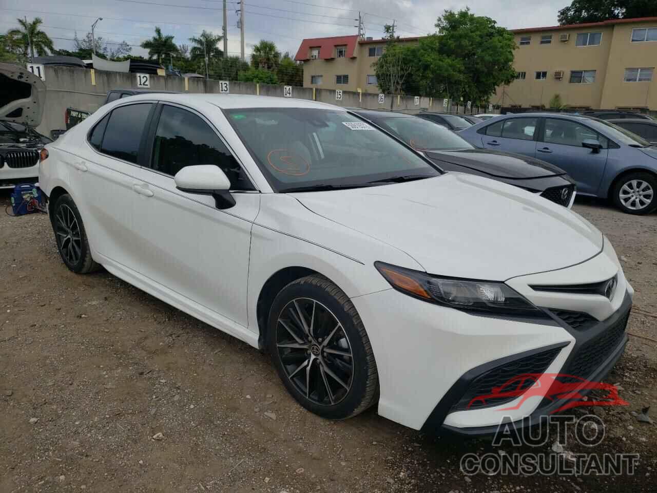 TOYOTA CAMRY 2021 - 4T1G11AK4MU459107