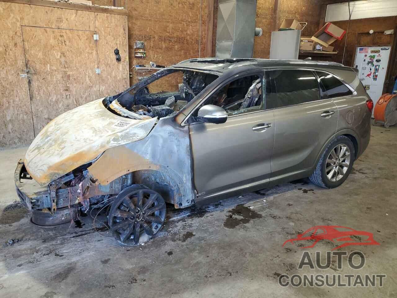KIA SORENTO 2018 - 5XYPKDA52JG381596
