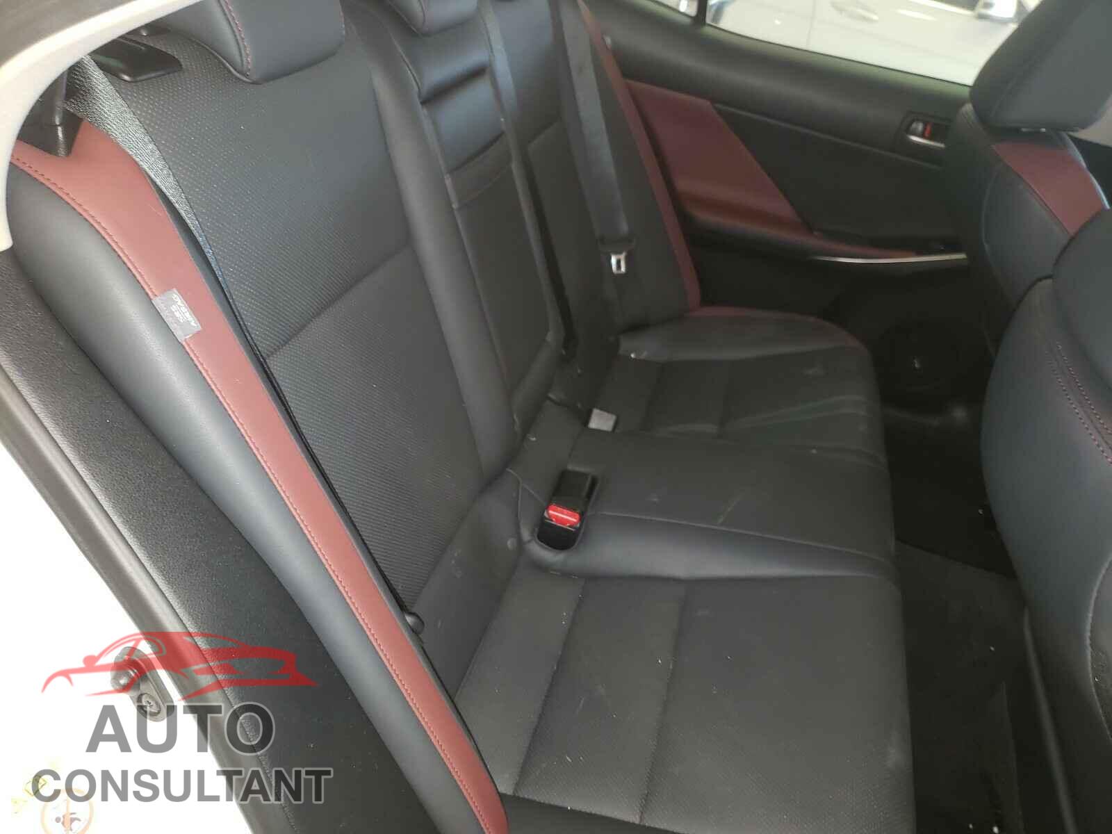 LEXUS IS 2017 - JTHBA1D23H5042375