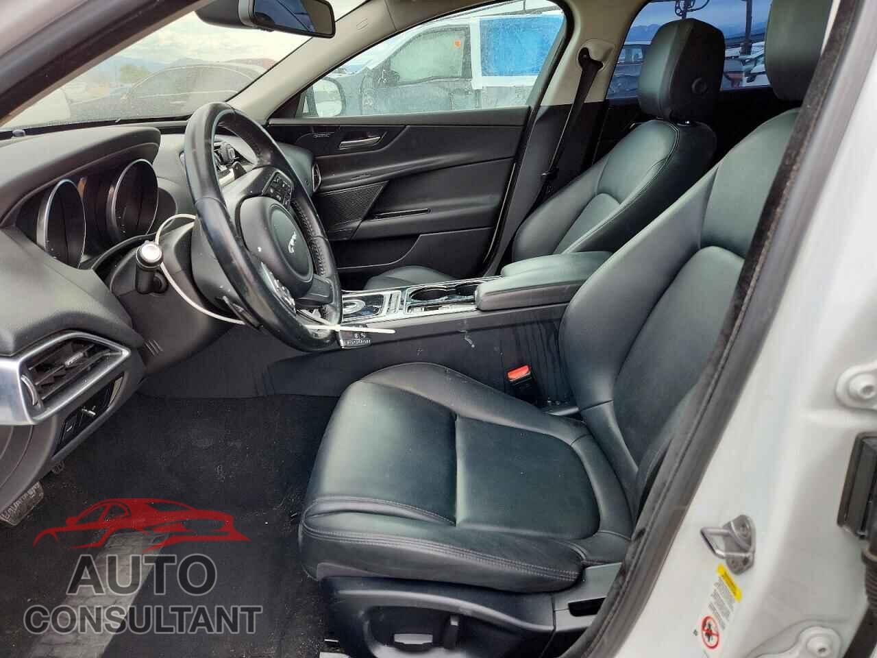 JAGUAR XE 2017 - SAJAJ4BV8HA964239