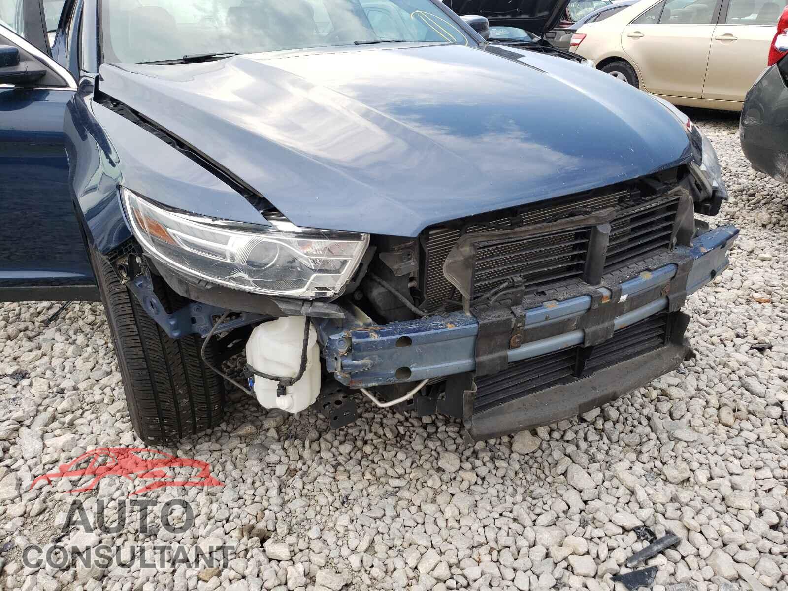 FORD TAURUS 2017 - 1FAHP2E86HG106261