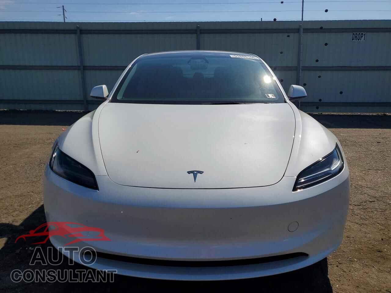 TESLA MODEL 3 2025 - 5YJ3E1EAXSF046462