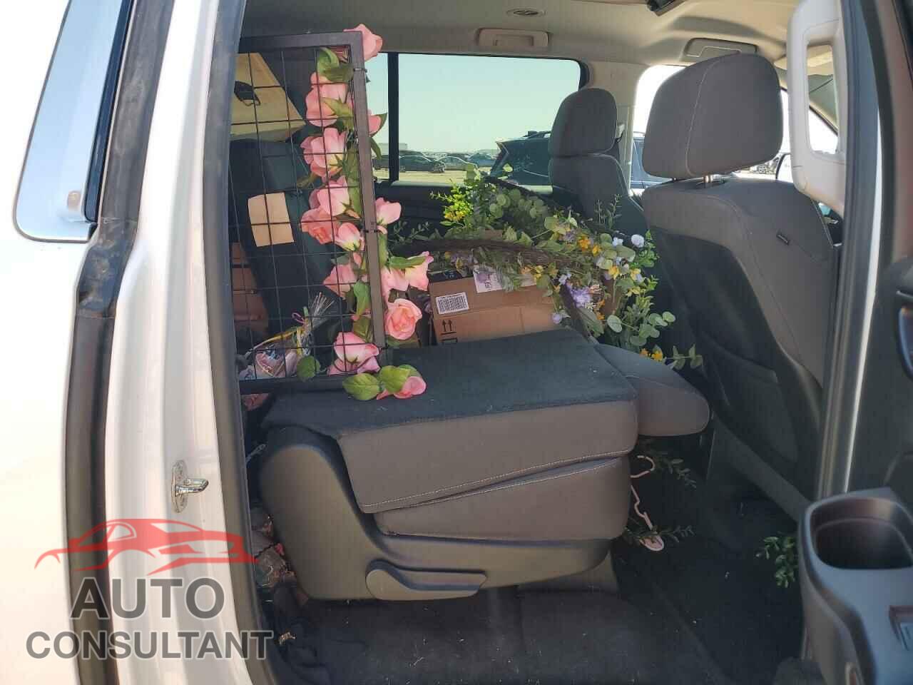 CHEVROLET SUBURBAN 2015 - 1GNSCHEC2FR295695