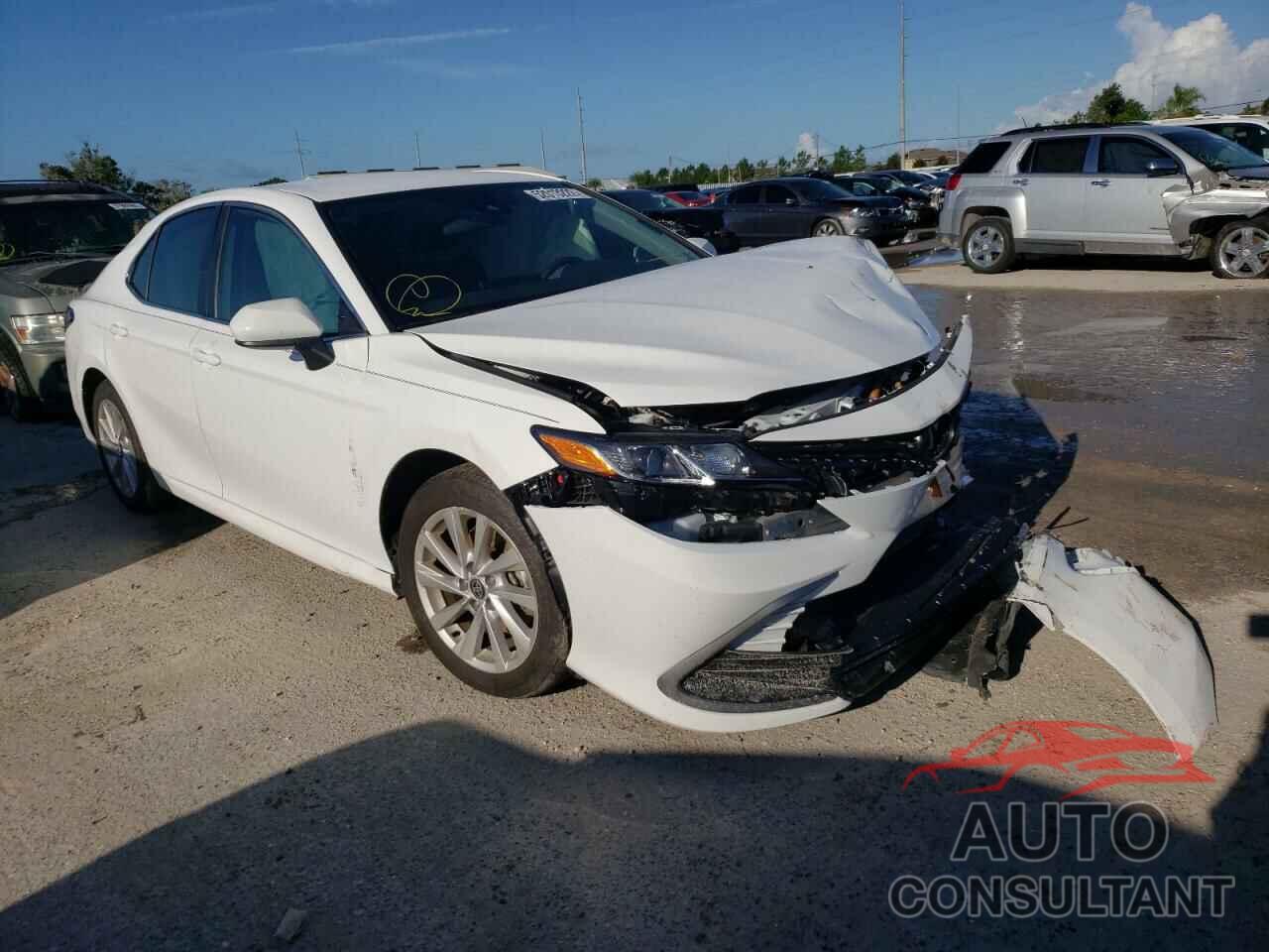 TOYOTA CAMRY 2021 - 4T1C11AK4MU560792