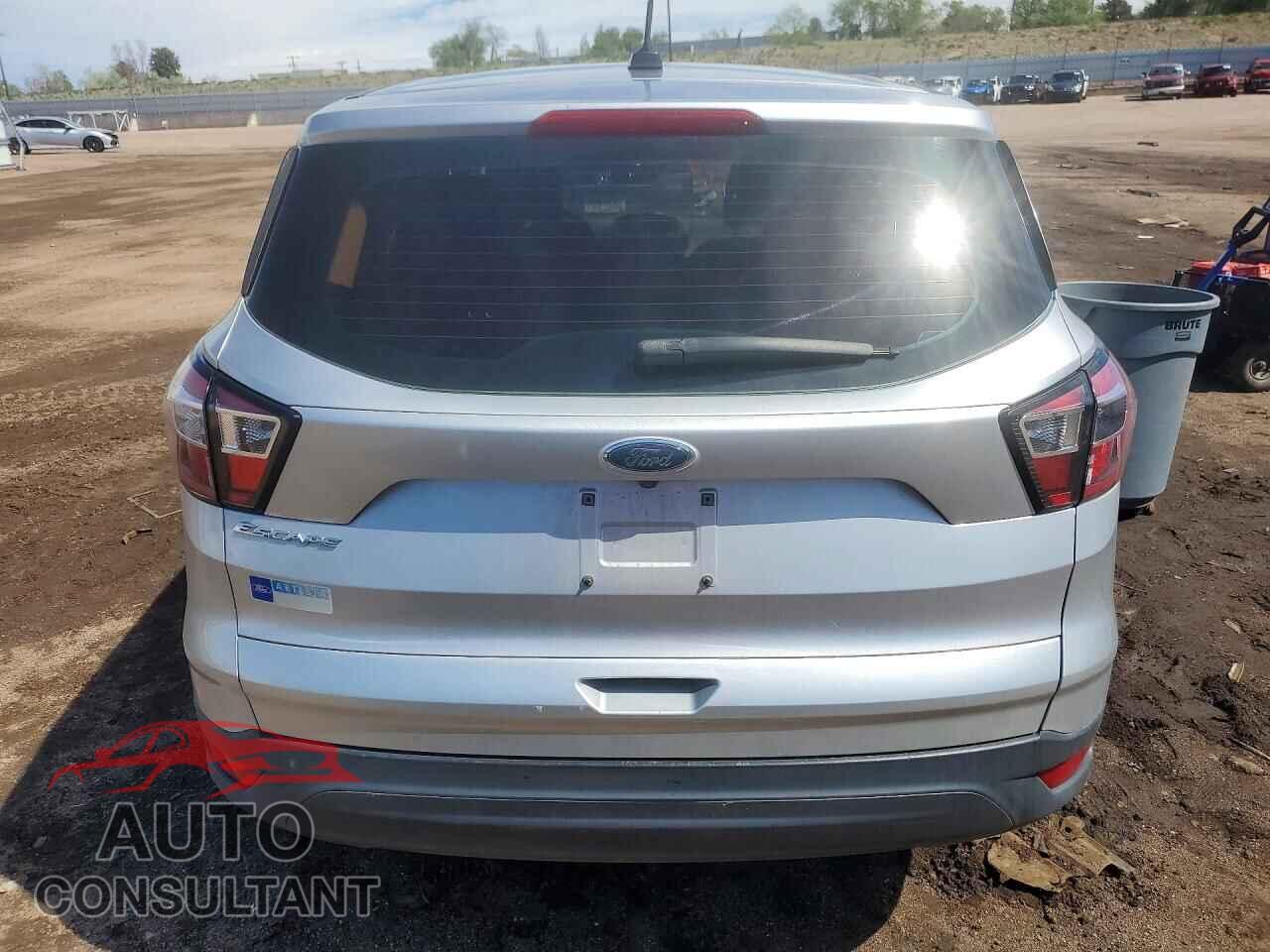 FORD ESCAPE 2017 - 1FMCU0F73HUC79532