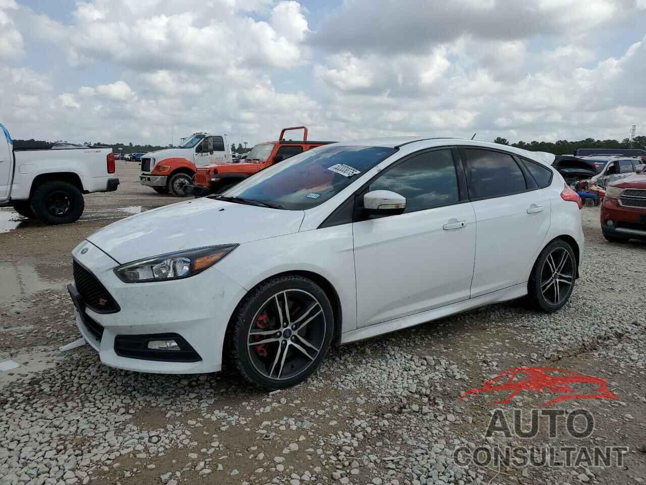 FORD FOCUS 2018 - 1FADP3L94JL304544