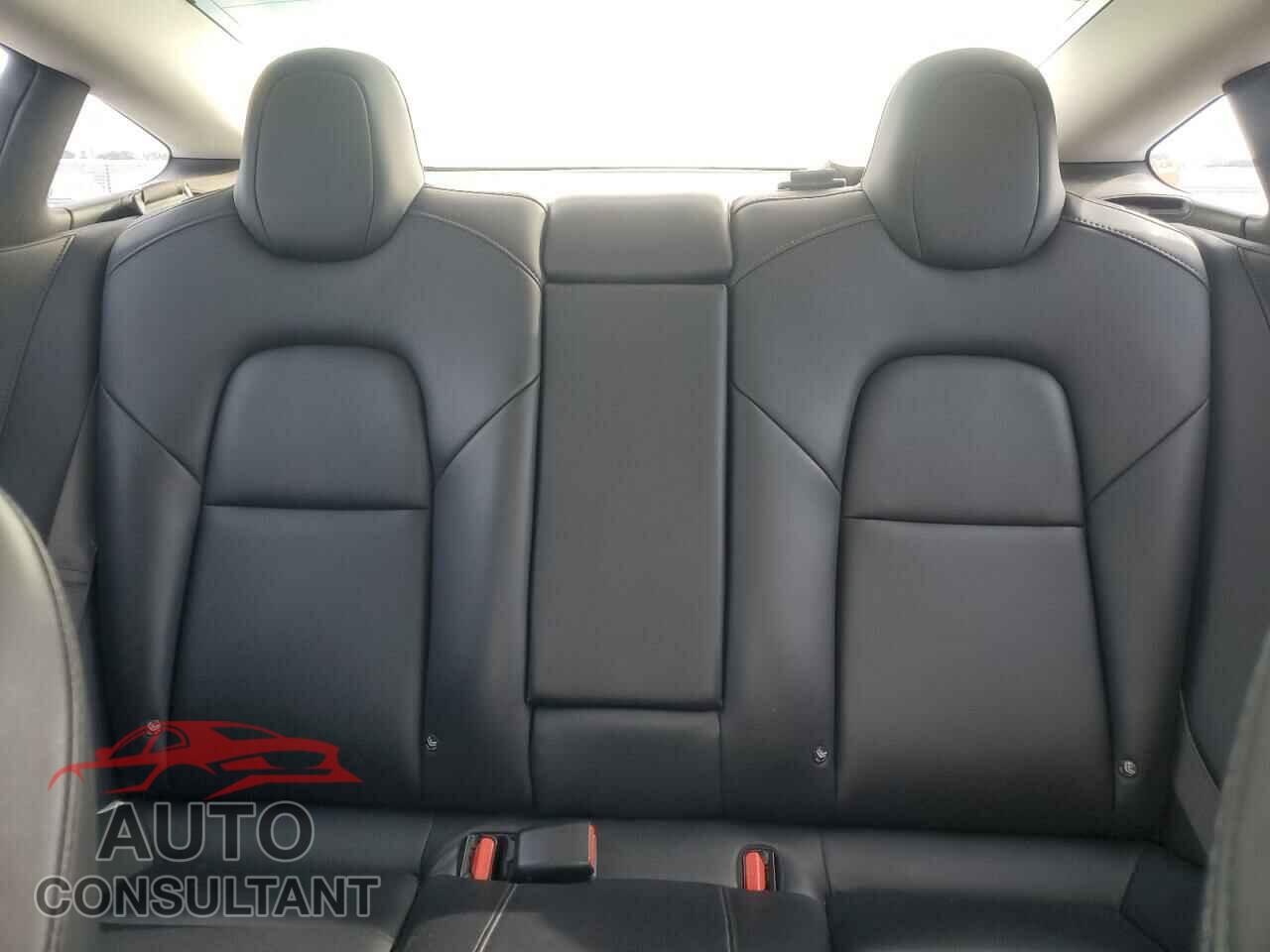 TESLA MODEL 3 2018 - 5YJ3E1EA8JF040528