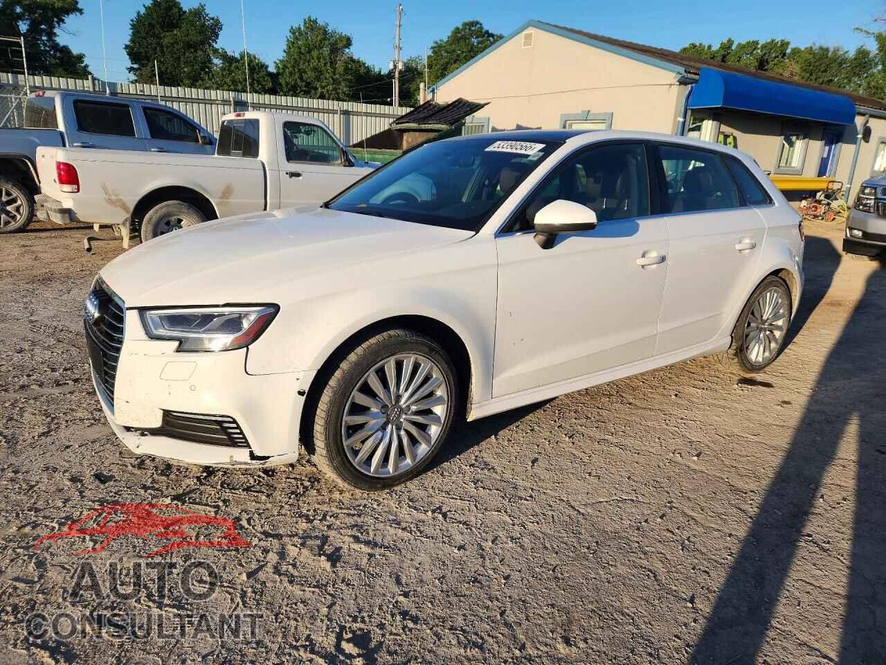 AUDI A3 2018 - WAUTPBFF8JA062268