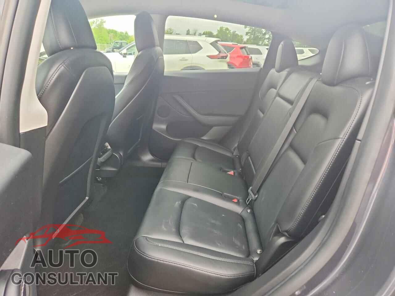 TESLA MODEL Y 2021 - 5YJYGDEE0MF196409