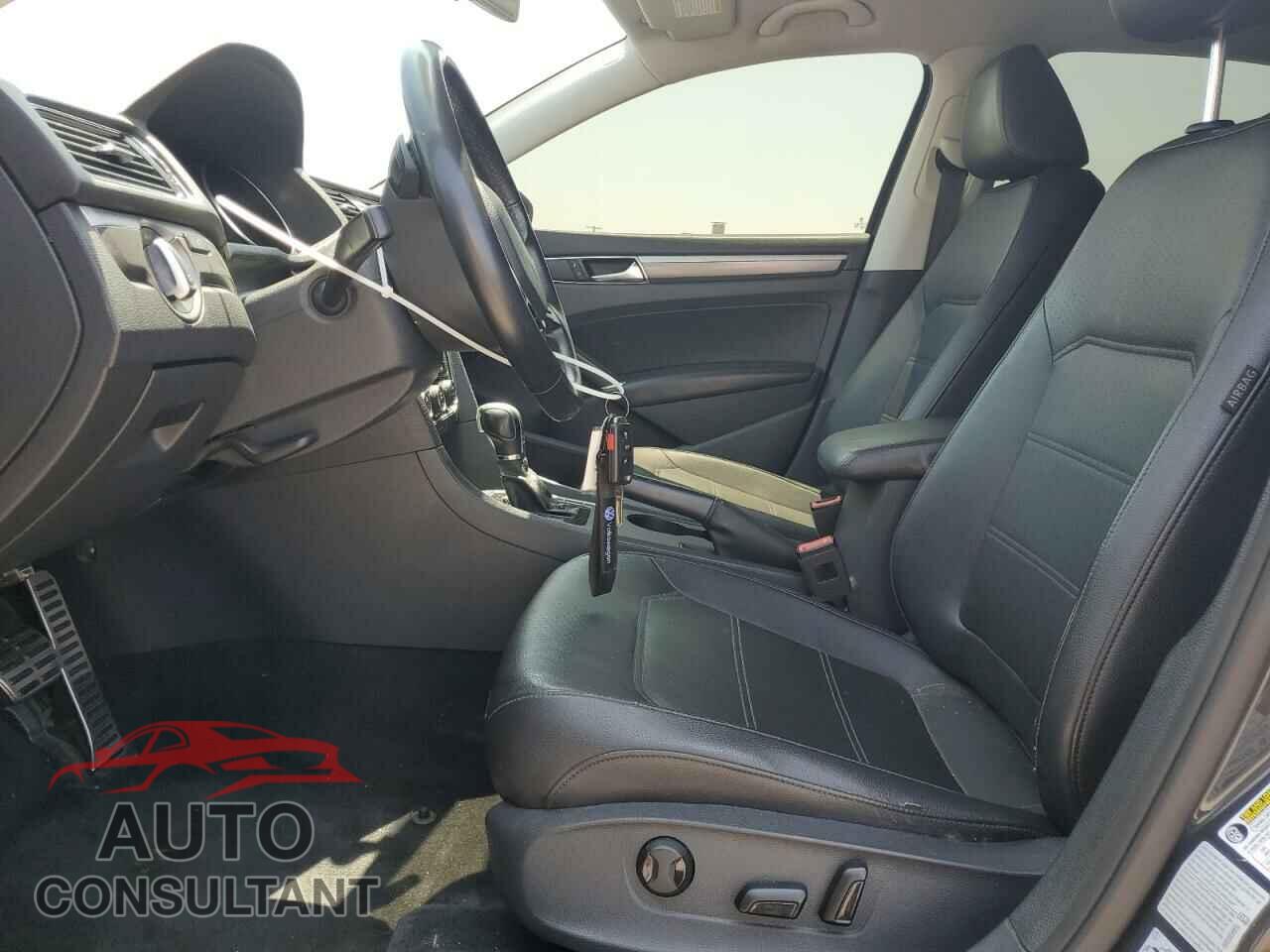 VOLKSWAGEN PASSAT 2018 - 1VWAA7A36JC007793