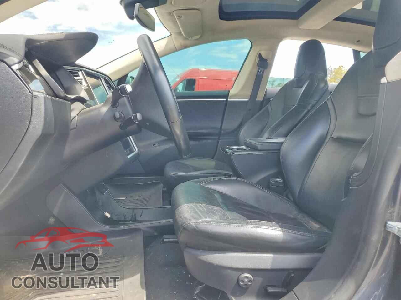 TESLA MODEL S 2015 - 5YJSA1E11FF116590