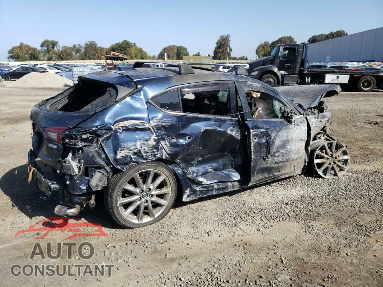 MAZDA 3 2018 - 3MZBN1L3XJM186356