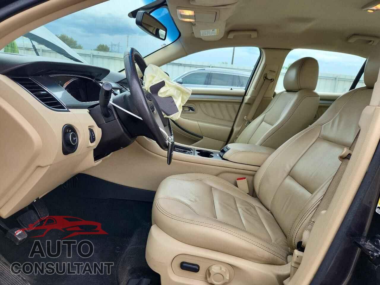FORD TAURUS 2018 - 1FAHP2E88JG136335
