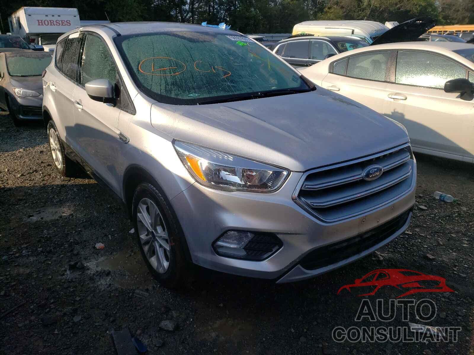 FORD ESCAPE 2017 - 1FMCU0GD6HUC61854
