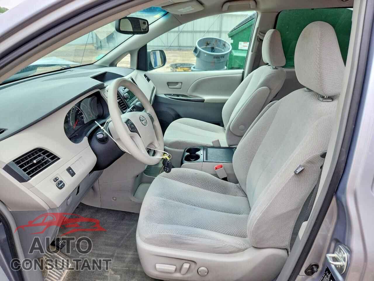 TOYOTA SIENNA 2013 - 5TDKK3DC8DS391491