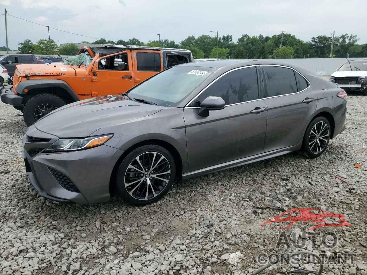 TOYOTA CAMRY 2018 - 4T1B11HK9JU021744