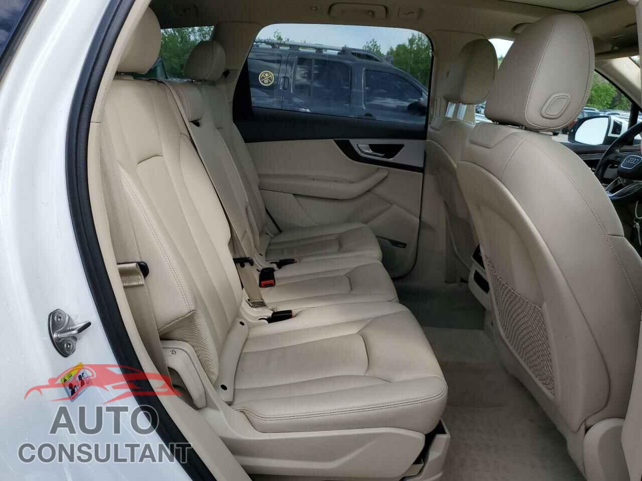 AUDI Q7 2019 - WA1LHAF75KD021660