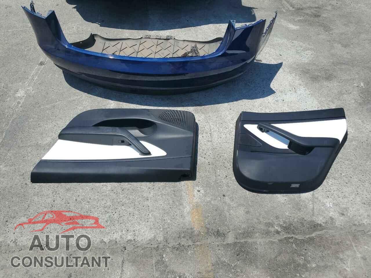 TESLA MODEL 3 2019 - 5YJ3E1EB0KF421767
