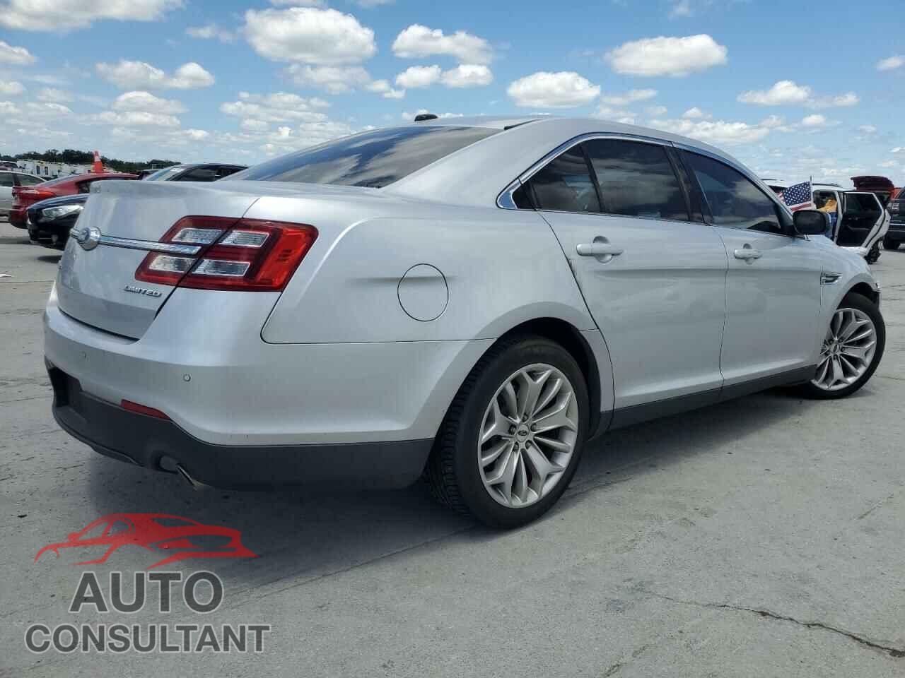 FORD TAURUS 2018 - 1FAHP2F84JG110345