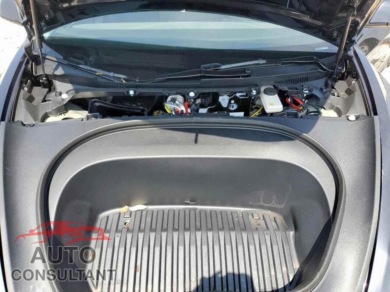TESLA MODEL 3 2025 - 5YJ3E1EA2SF014945