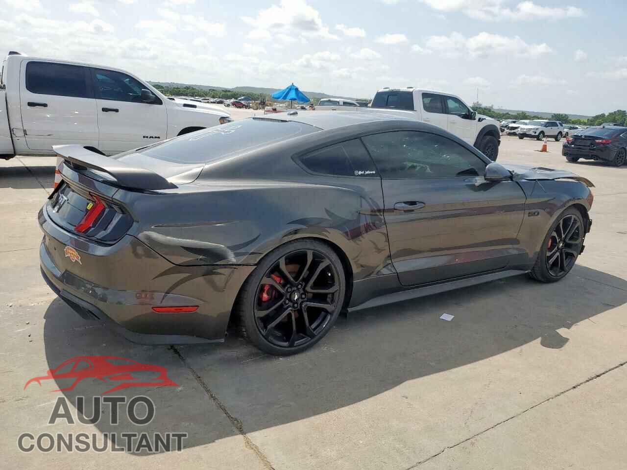 FORD MUSTANG 2018 - 1FA6P8CF2J5126651