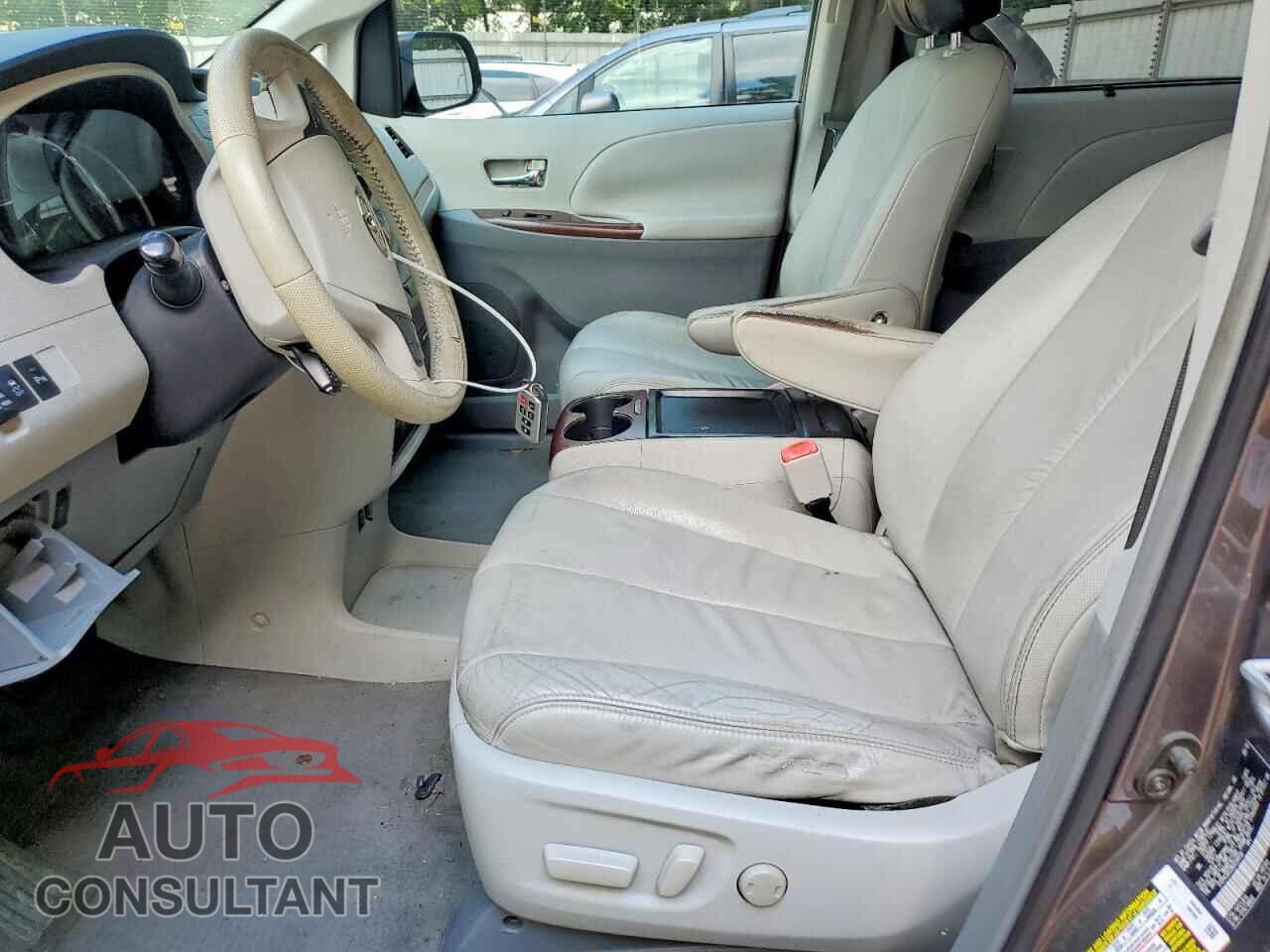 TOYOTA SIENNA 2011 - 5TDYK3DC2BS038459