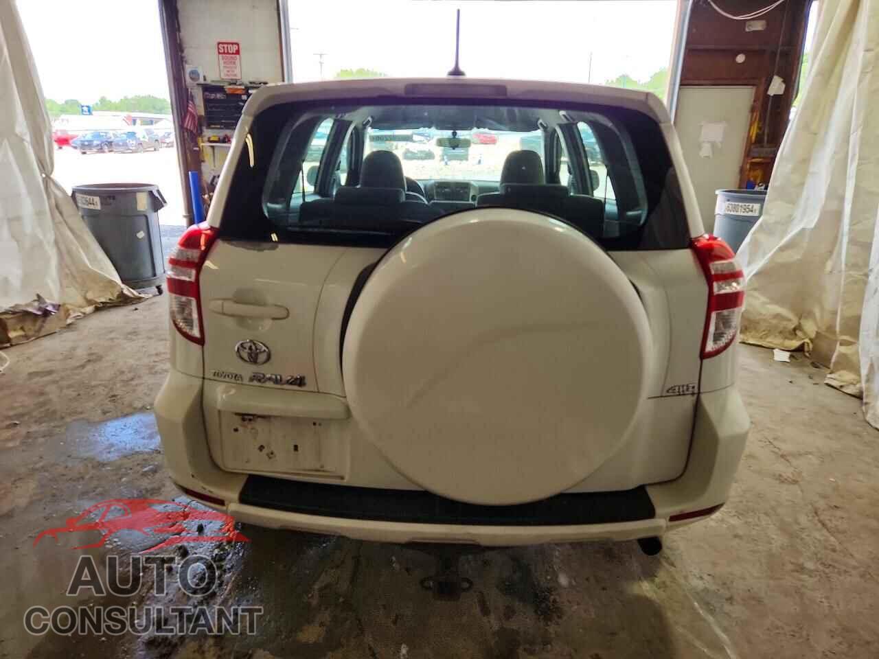 TOYOTA RAV4 2010 - JTMBF4DV2A5018122