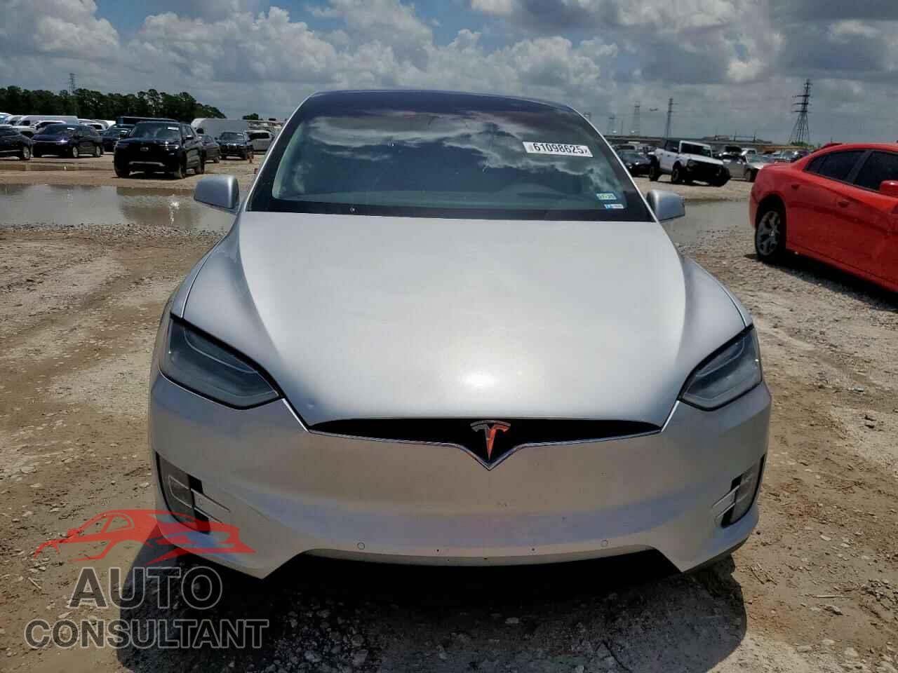 TESLA MODEL X 2018 - 5YJXCBE21JF113146