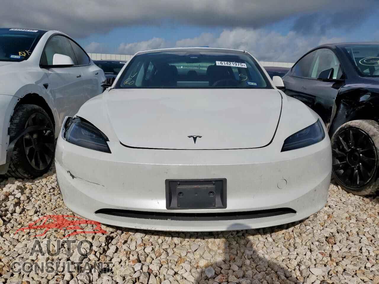 TESLA MODEL 3 2024 - 5YJ3E1EA3RF762677