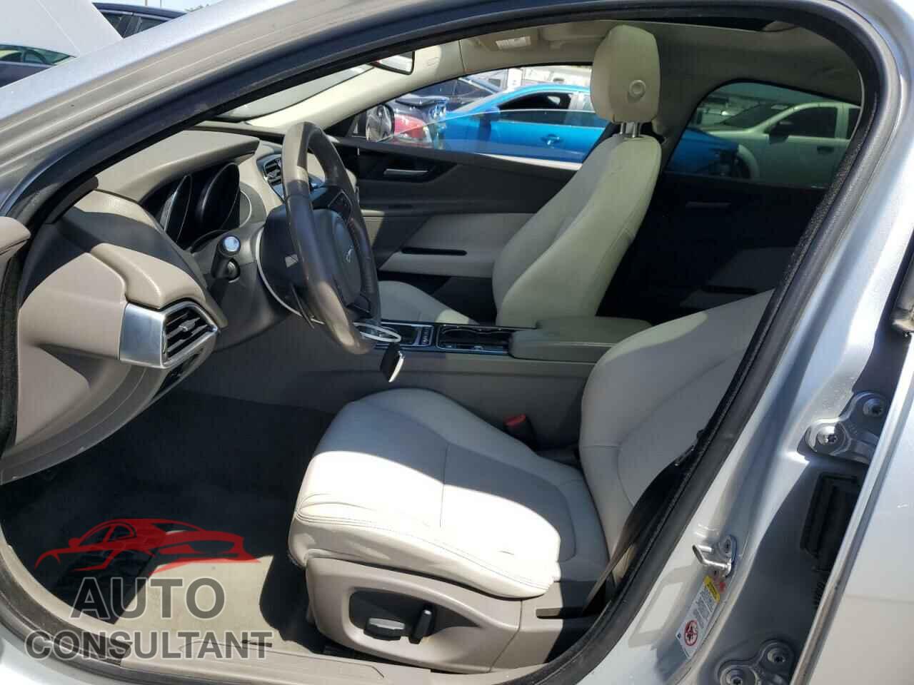 JAGUAR XE 2017 - SAJAR4BG7HA965232
