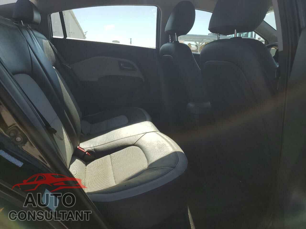 KIA RIO 2017 - KNADN4A3XH6086281