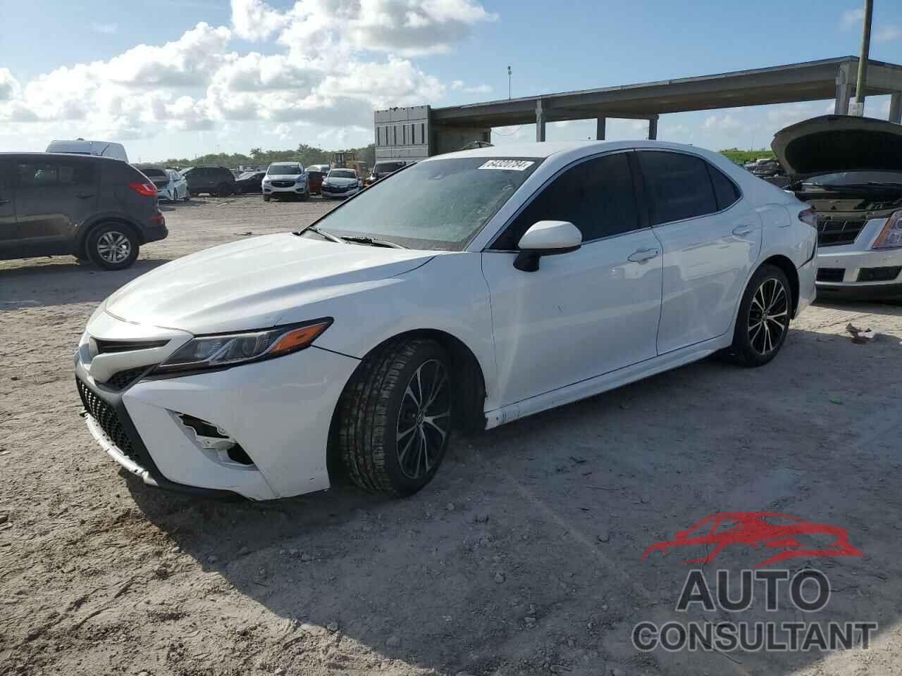 TOYOTA CAMRY 2018 - 4T1B11HK1JU676934