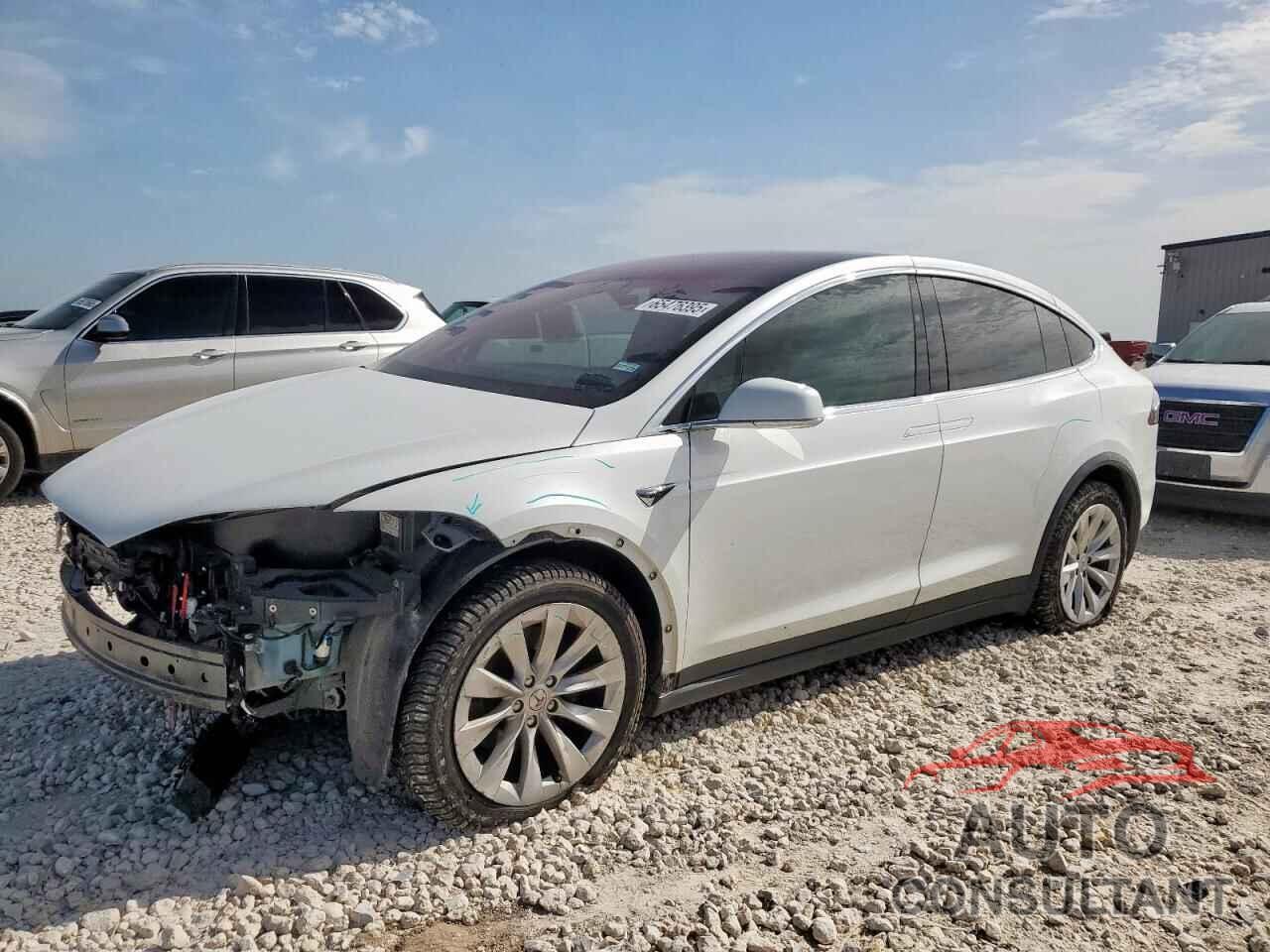 TESLA MODEL X 2017 - 5YJXCAE22HF061675