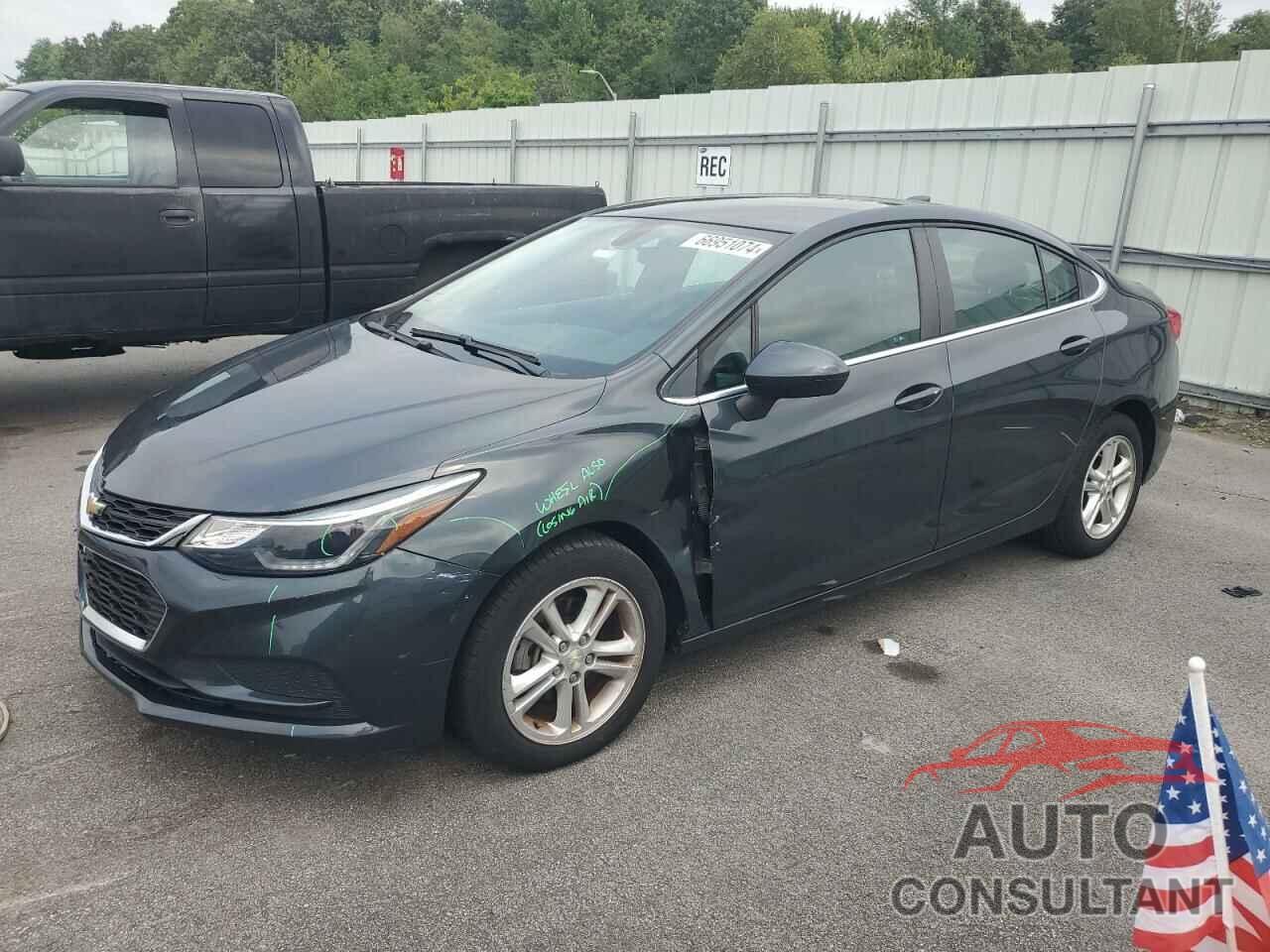 CHEVROLET CRUZE 2018 - 1G1BE5SM5J7147424