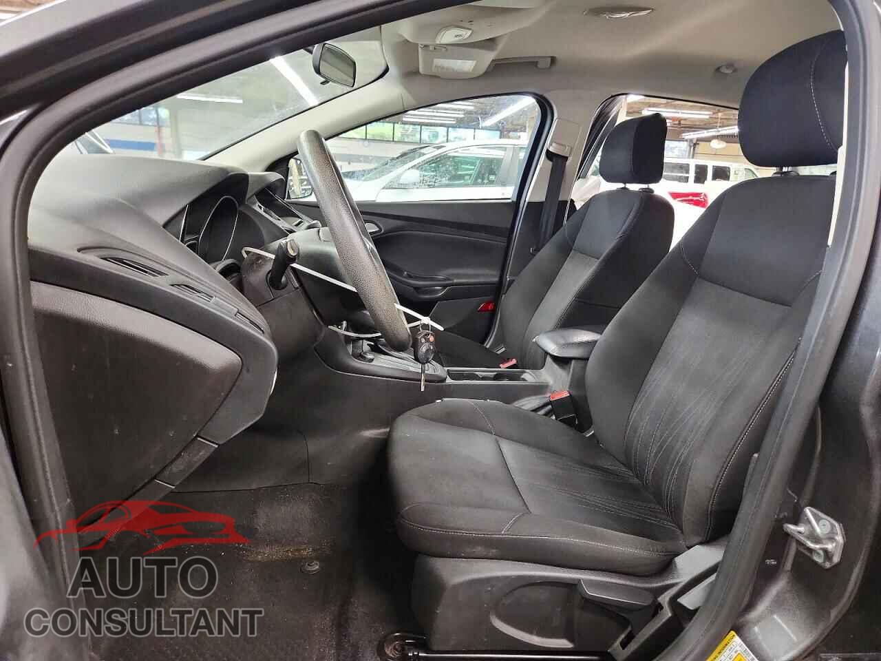 FORD FOCUS 2015 - 1FADP3K20FL307288
