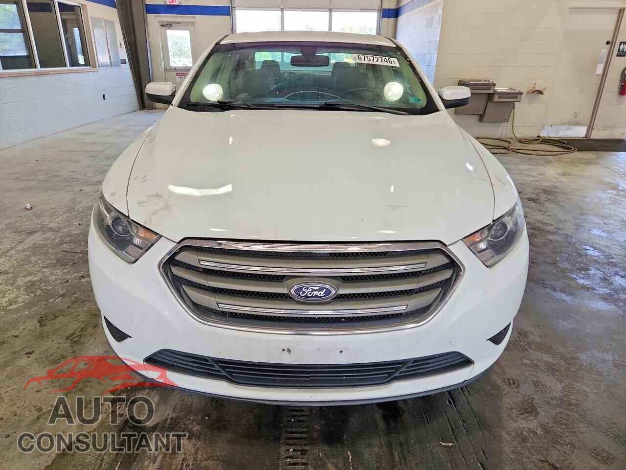 FORD TAURUS 2017 - 1FAHP2E84HG138156