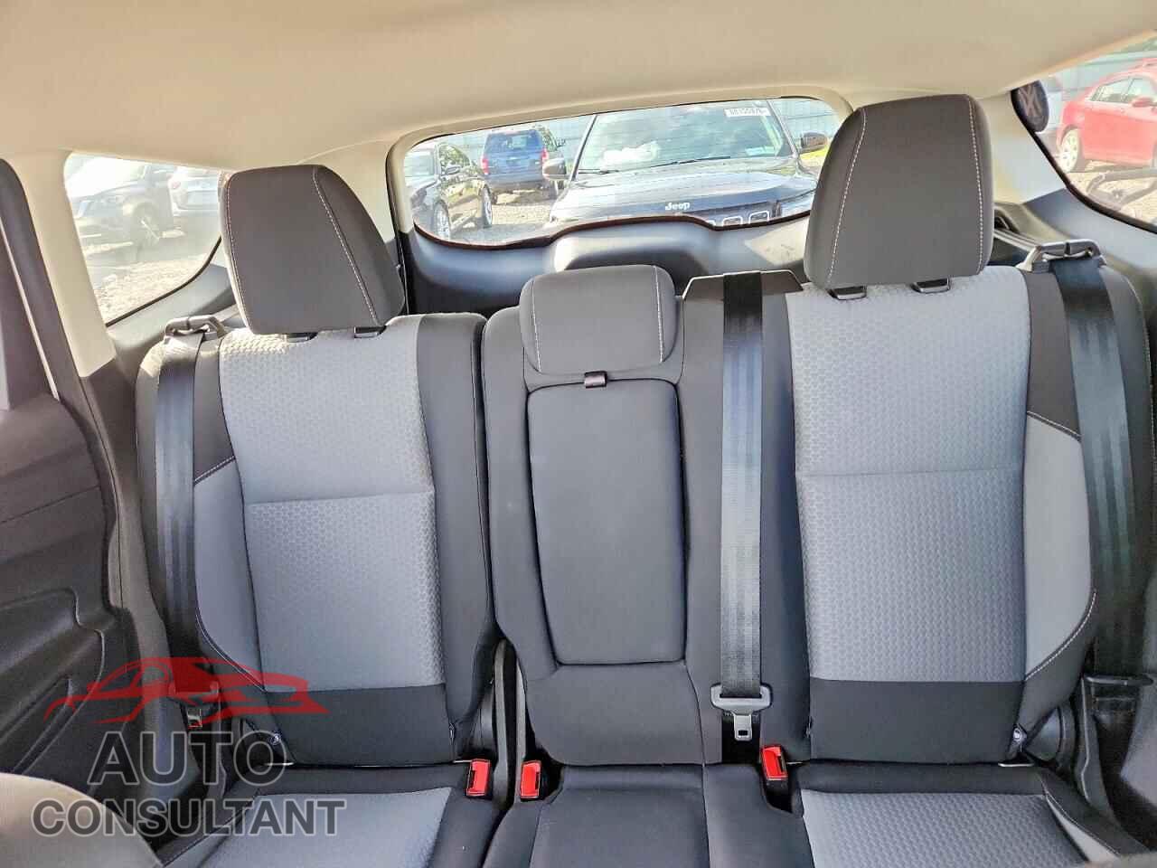 FORD ESCAPE 2017 - 1FMCU9GD3HUD71622