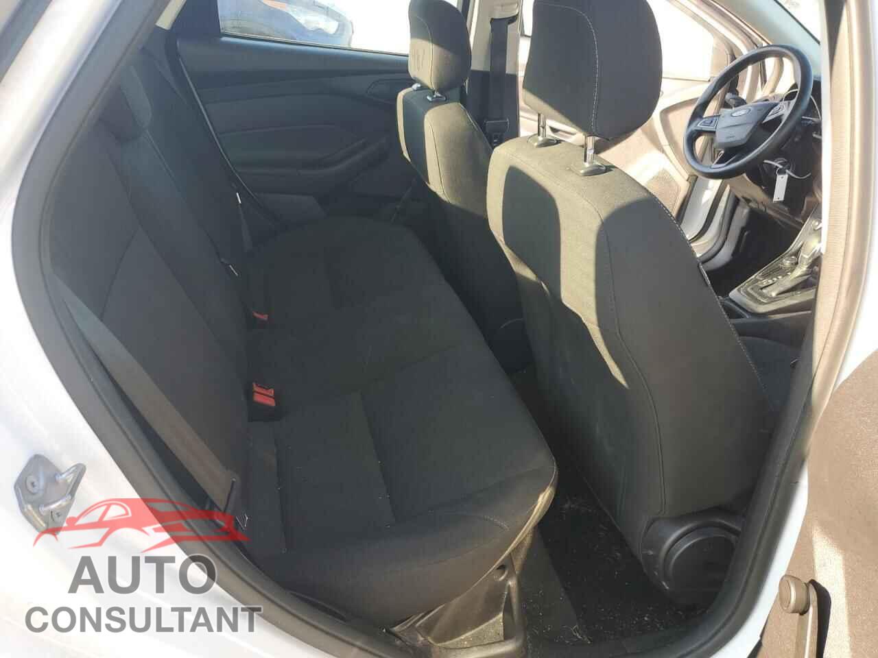 FORD FOCUS 2017 - 1FADP3E29HL312181
