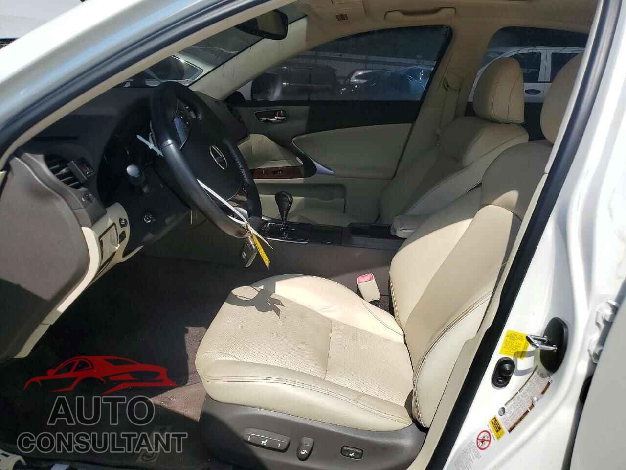 LEXUS IS 2011 - JTHCF5C20B2035309